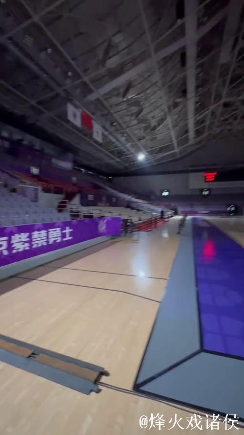 辽篮训练师社媒分享球队踩场图集并配文:GAME 1 辽篮训练师社媒分享球队踩场图集并配文:GAME 1